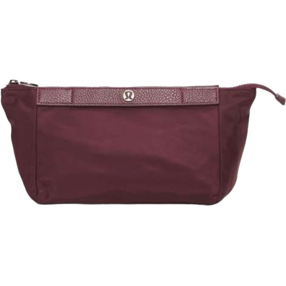 lululemon athletica Handbags - LULULEMON Cassis Travel Easy Kit Travel makeup bag
4.5L burgundy NEW